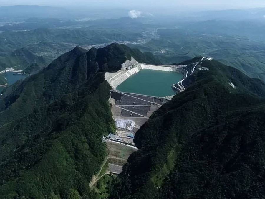 How can pumped storage power plants operate safely in high latitude and cold regions?